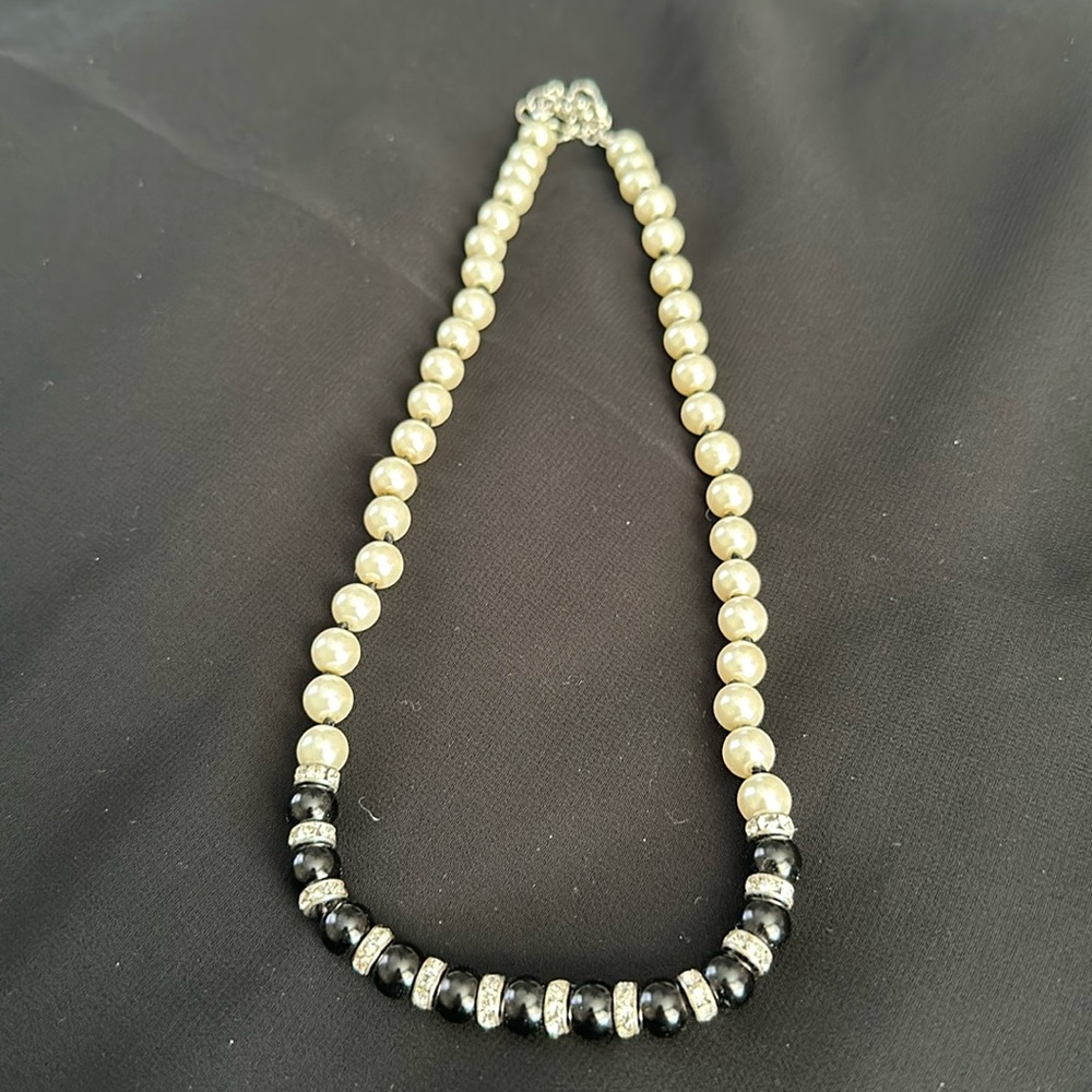 Single strand necklace
